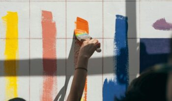 Wandgestaltung mit Wohnaccessoires – individuell und zum Raum passend